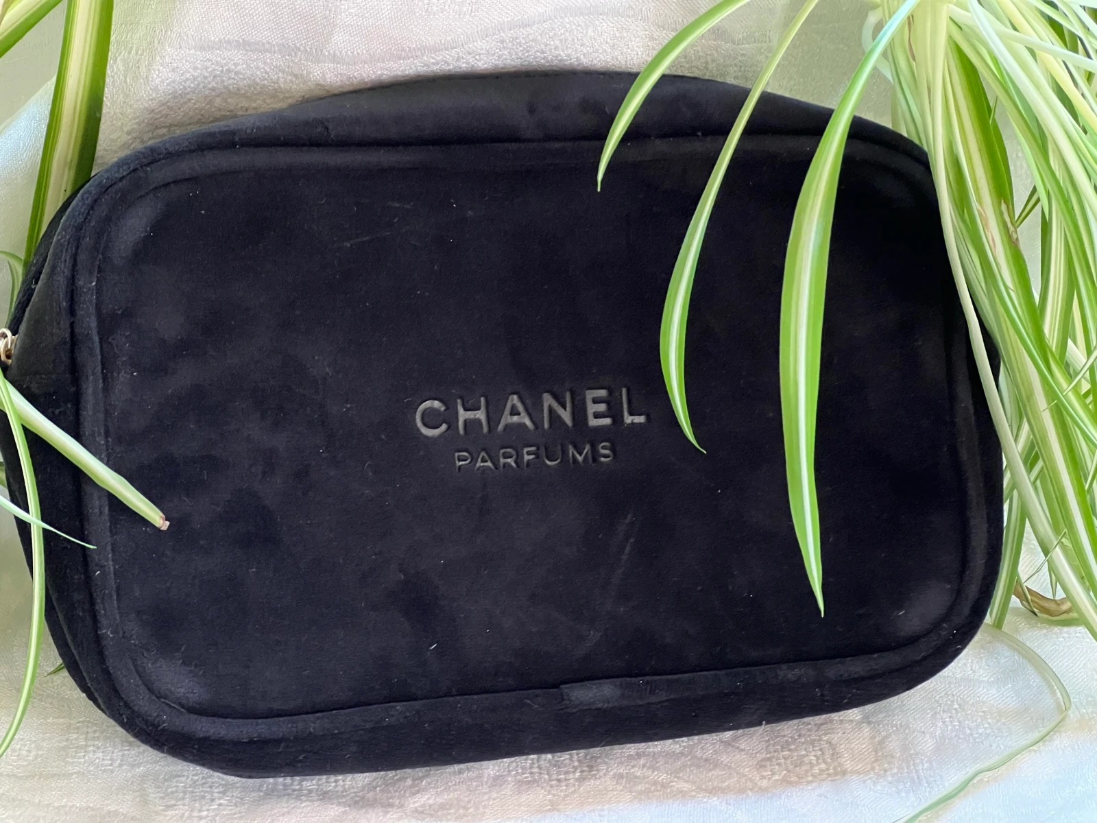 Chanel trousse de toilette en velours neuve – photo 8